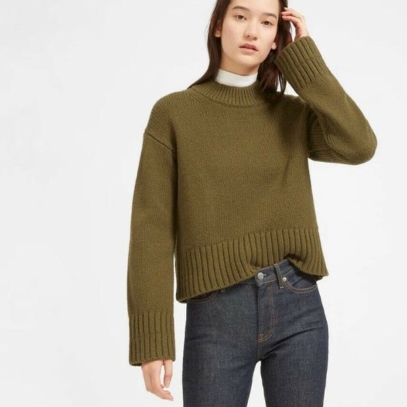 Everlane Sweaters - Everlane Green Wool Cashmere Square Crew Sweater